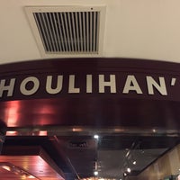 Photo taken at Houlihan&amp;#39;s by Andrew D. on 1/31/2019