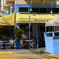 Photo prise au Rose&amp;#39;s Cafe par Andrew D. le3/31/2021