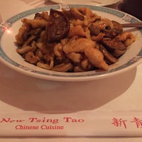 Foto tomada en New Tsing Tao Restaurant  por Andrew D. el 3/7/2019