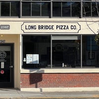 1/1/2023 tarihinde Andrew D.ziyaretçi tarafından Long Bridge Pizza Co.'de çekilen fotoğraf