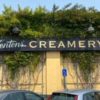 Foto diambil di Fentons Creamery &amp;amp; Restaurant oleh Andrew D. pada 8/7/2021