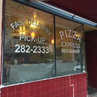 รูปภาพถ่ายที่ Pizza Express โดย Andrew D. เมื่อ 2/25/2019