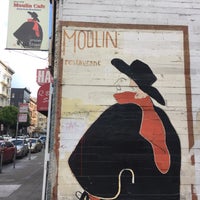 รูปภาพถ่ายที่ Moulin Rouge Restaurant โดย Andrew D. เมื่อ 12/10/2019