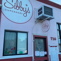 Photo taken at Sibby&amp;#39;s Cupcakery by Andrew D. on 7/21/2021