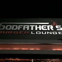 Das Foto wurde bei Godfather&#39;s Burger Lounge von Andrew D. am 2/2/2019 aufgenommen