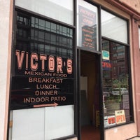 รูปภาพถ่ายที่ Victor&amp;#39;s โดย Andrew D. เมื่อ 8/20/2019