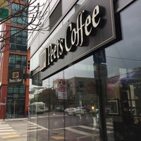 Photo taken at Peet&amp;#39;s Coffee &amp;amp; Tea by Andrew D. on 12/6/2019
