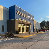 Photo taken at Studio Movie Grill Duluth by Laihandais S. on 5/14/2021