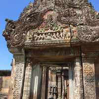 Photo taken at Preah Vihear (เขาพระวิหาร) ប្រាសាទ​ព្រះវិហារ 柏威夏廟 by Tongtha on 11/3/2018