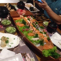 Foto diambil di Naoki Sushi oleh Leticia P. pada 7/12/2015