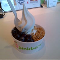 Photo taken at Pinkberry by Gelinda on 4/13/2013