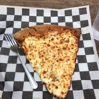 5/23/2018 tarihinde Amy T.ziyaretçi tarafından AJ&amp;#39;s NY Pizzeria'de çekilen fotoğraf