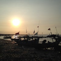 Wisata Pantai Boom Tuban Beach
