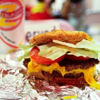 10/5/2012にBurger DaysがZ-Burgerで撮った写真