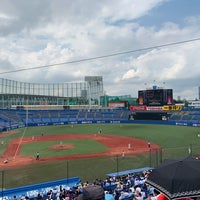 Photo taken at 明治神宮野球場 二階内野ネット裏指定席 by イワダイ on 7/24/2019