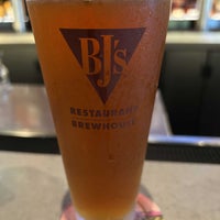 Photo taken at BJ&amp;#39;s Restaurant &amp;amp; Brewhouse by Matthew S. on 9/4/2022