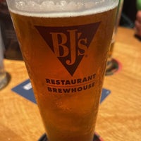 Photo taken at BJ&amp;#39;s Restaurant &amp;amp; Brewhouse by Matthew S. on 9/20/2021
