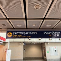 Photo taken at MRT Queen Sirikit National Convention Centre (BL23) by ThanaphatE on 5/8/2023