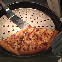 Foto diambil di Pizza Hut oleh Sergey K. pada 6/11/2014