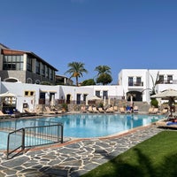 Foto diambil di Creta Maris Beach Resort oleh Ram pada 9/25/2023
