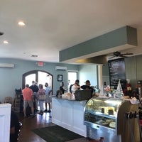 Foto diambil di Harbor View Cafe oleh Dana M. pada 9/6/2020