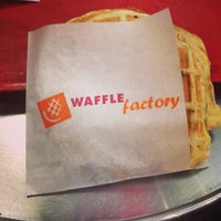 Foto tirada no(a) Waffle Factory por Claire T. em 9/19/2013
