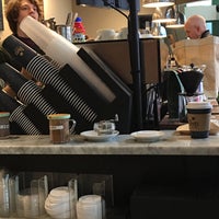 Photo prise au Peet&amp;#39;s Coffee &amp;amp; Tea par Ellen le12/1/2018
