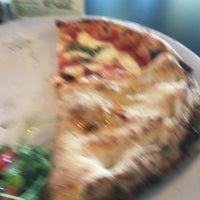 1/5/2019 tarihinde Ellenziyaretçi tarafından Crust Pizzeria Napoletana'de çekilen fotoğraf