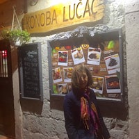 รูปภาพถ่ายที่ Konoba Lučac โดย Robert L. เมื่อ 10/6/2017