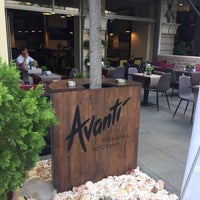 Foto tirada no(a) Avanti Restaurant por Tomislav T. em 6/8/2017