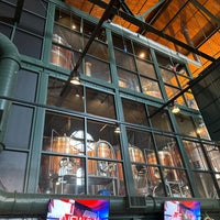 Foto diambil di Against The Grain Brewery &amp;amp; Smokehouse oleh Joe C. pada 5/12/2023