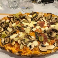 Photo taken at Munno Pizzeria Bistro by Joe C. on 9/11/2023