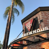 Photo taken at BJ&amp;#39;s Restaurant &amp;amp; Brewhouse by Harada A. on 6/25/2018