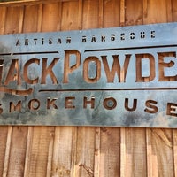 รูปภาพถ่ายที่ Black Powder Smokehouse โดย Steve เมื่อ 10/26/2023