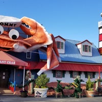 รูปภาพถ่ายที่ Giant Crab Seafood Restaurant โดย Steve เมื่อ 11/22/2018