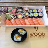 Foto tirada no(a) Wood Sushi por Wolfgang B. em 4/21/2018