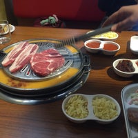 Photo taken at Mapogalbi Korean BBQ | Bangkapi by Pokpak on 11/26/2016