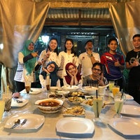 Das Foto wurde bei Malay Village Restaurant von Aqilah I. am 8/27/2018 aufgenommen