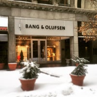 Photo taken at Bang &amp; Olufsen by Per B. on 2/21/2015