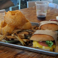 Photo taken at BurgerFi by Paulo Henrique P. on 5/13/2018
