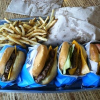 Foto scattata a Elevation Burger da Peter K. il 12/1/2012