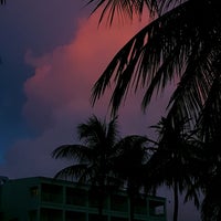10/21/2017 tarihinde Aaron H.ziyaretçi tarafından Coconut Court Beach Hotel'de çekilen fotoğraf