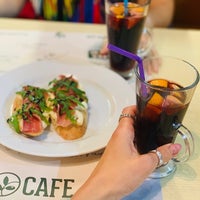 Foto tirada no(a) Pesto Cafe por LenaYA em 9/4/2020