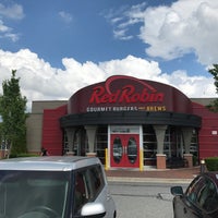 Photo taken at Red Robin Gourmet Burgers and Brews by Gary W. on 6/17/2017
