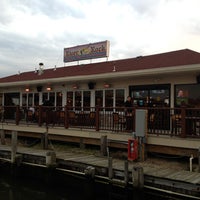 Das Foto wurde bei River Rock Restaurant &amp;amp; Marina Bar von River Rock Restaurant &amp;amp; Marina Bar am 12/30/2013 aufgenommen