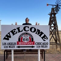 Photo taken at Route 66 MidPoint by Agnaldo F. on 4/10/2022