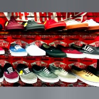 foot locker west town mall