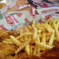 Foto diambil di Raising Cane&amp;#39;s Chicken Fingers oleh Theresa S. pada 8/3/2014