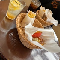 Photo taken at Freshness Burger by きせつ on 3/18/2023