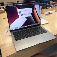 Photo taken at Apple Lincoln Park by Adrock H. on 8/29/2022